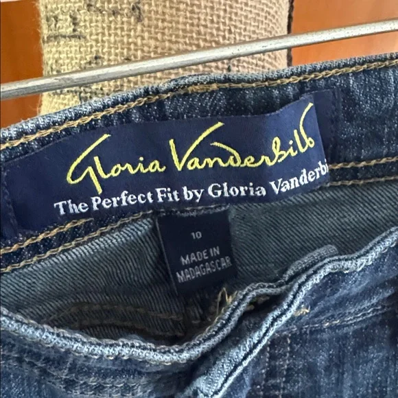 NWOT Bootcut Gloria Vanderbilt Classic Blue Denim Jeans with button pocket - Picture 4 of 9